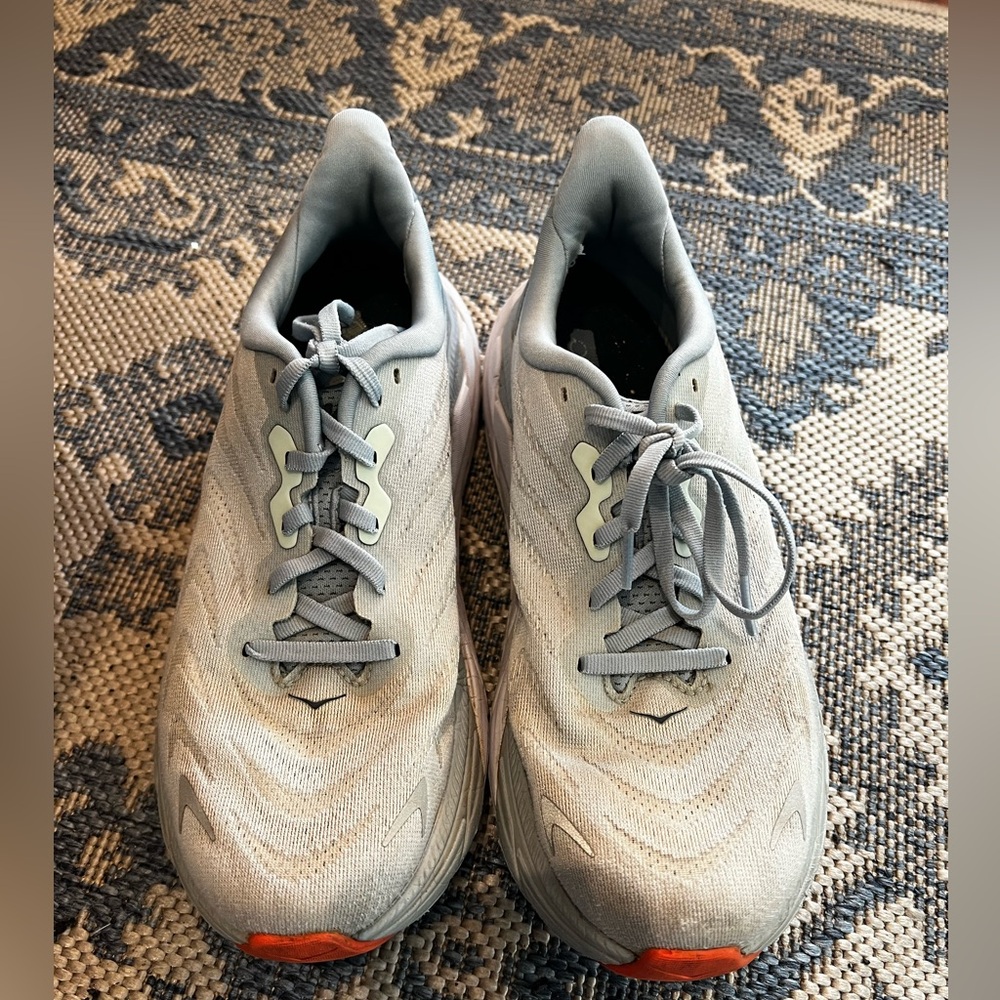 Hoka Arahi 6 size 9